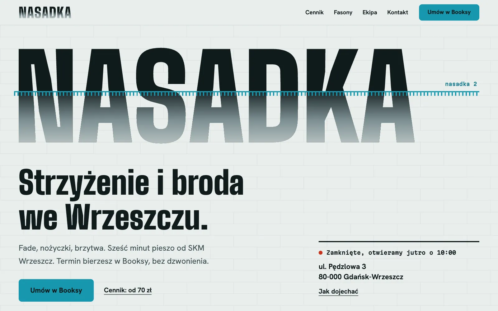 Napis NASADKA w trakcie animacji: niebieska linia maszynki z etykietą nasadka 2 przechodzi przez litery, pod nią fade